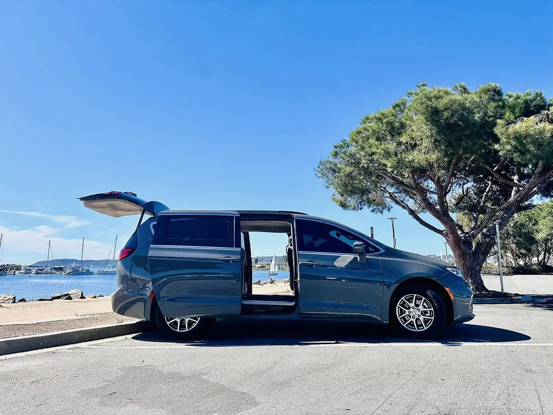 Flota-managed Chrysler Pacifica minivan, doors open by the bay